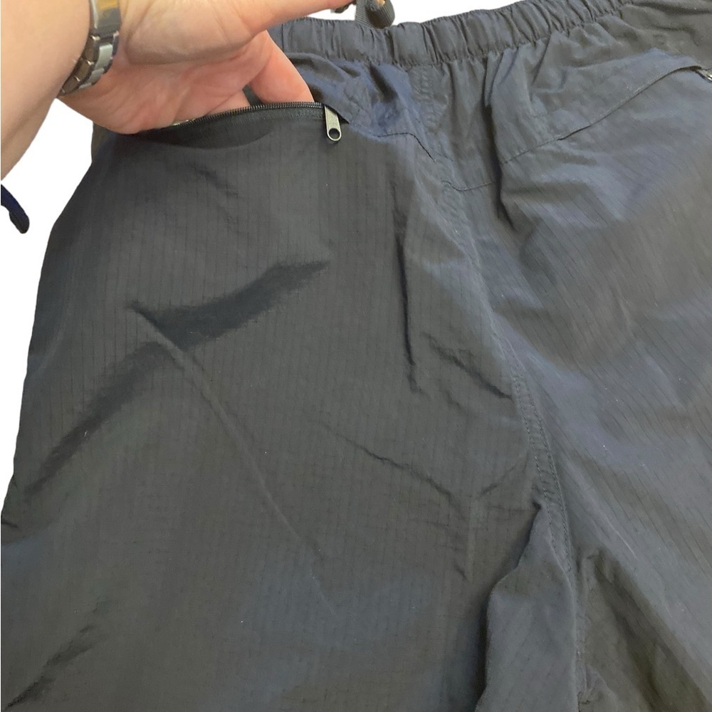 Lands End lined pull-on black shorts ladies size medium, clasp and pockets. - Picture 10 of 16